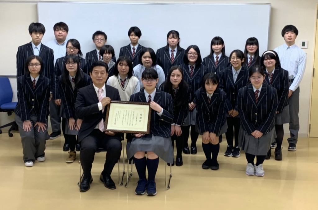 FSG高等部でラジオCM制作の感謝状贈呈式を行いました